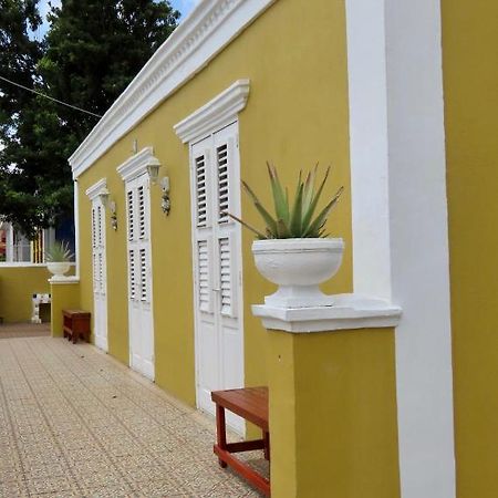 Historic Building The Palm Backyard Studio-Apartment Willemstad, Curacao Feel Home Away From Home Buitenkant foto