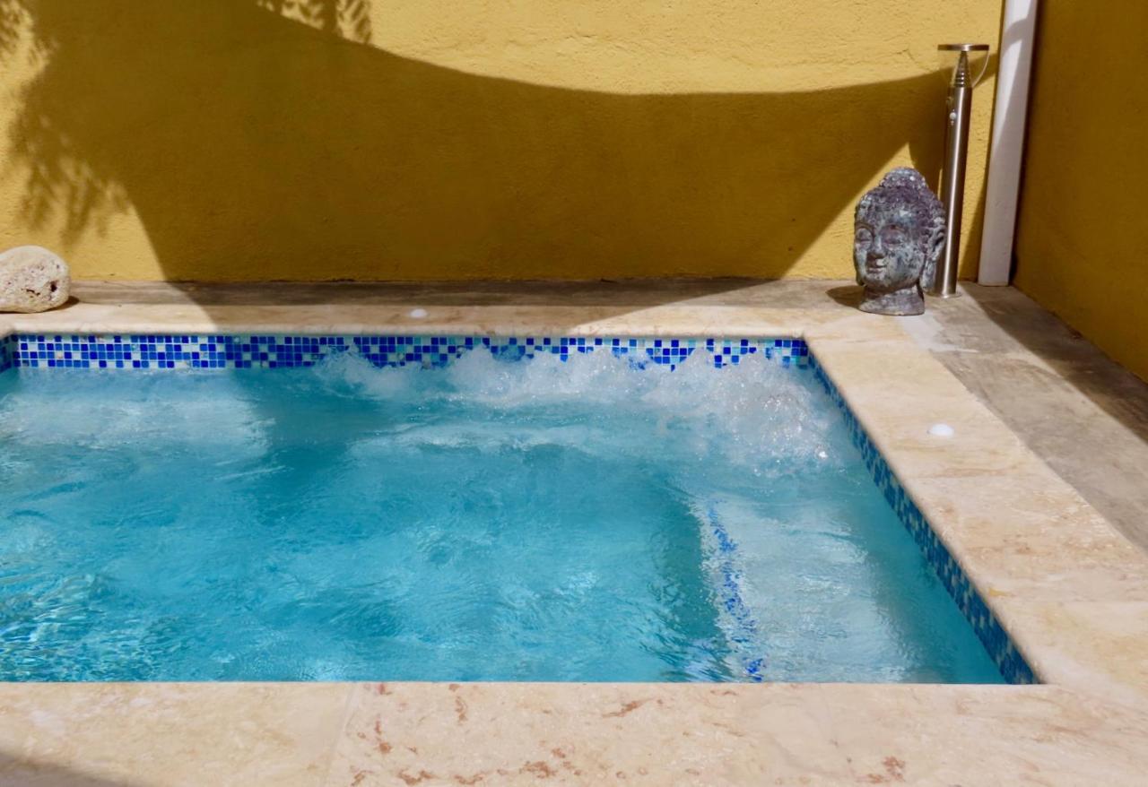 Historic Building The Palm Backyard Studio-Apartment Willemstad, Curacao Feel Home Away From Home Buitenkant foto