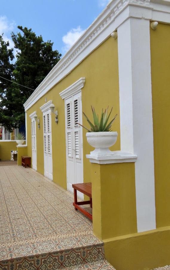 Historic Building The Palm Backyard Studio-Apartment Willemstad, Curacao Feel Home Away From Home Buitenkant foto