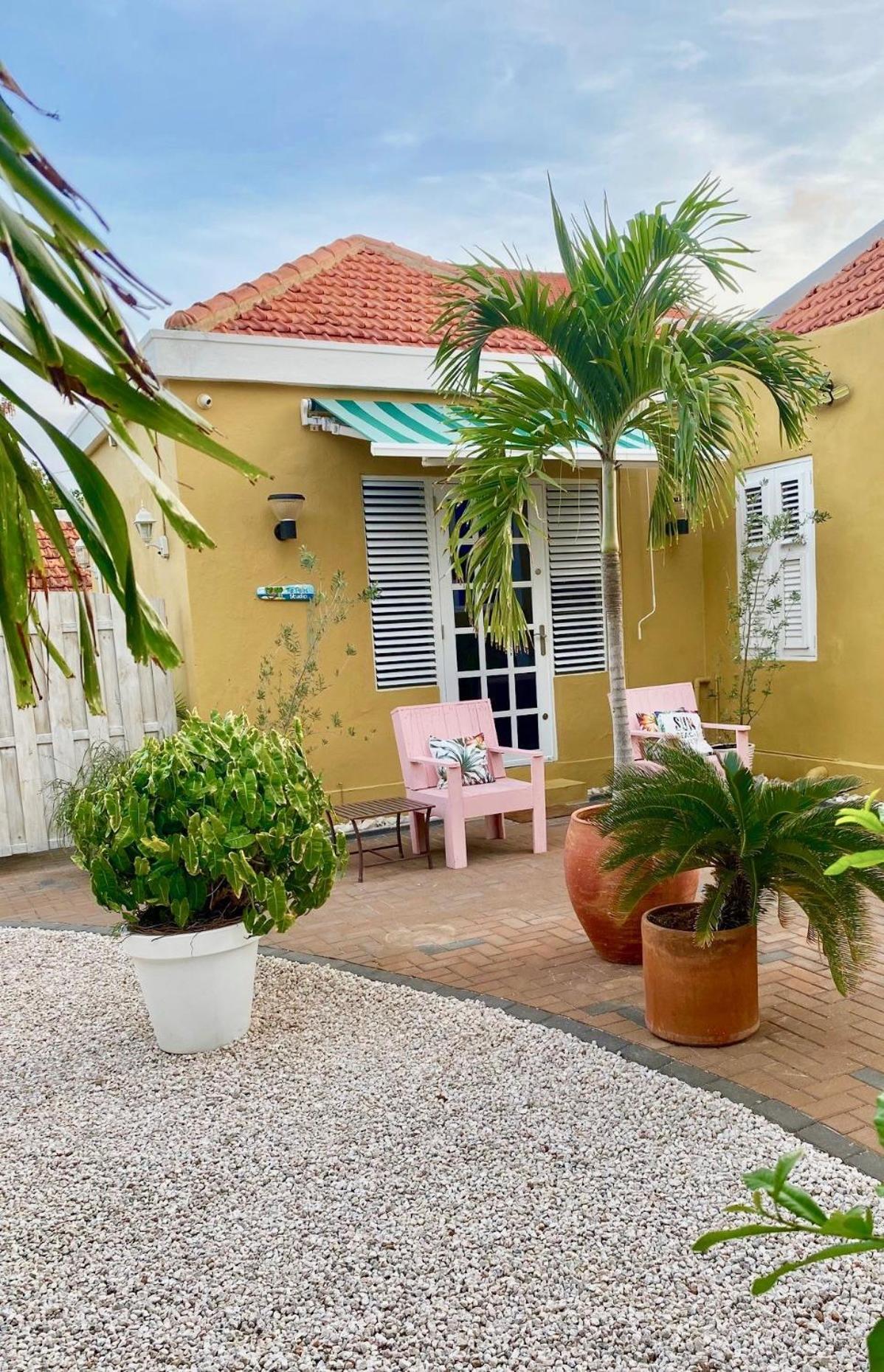 Historic Building The Palm Backyard Studio-Apartment Willemstad, Curacao Feel Home Away From Home Buitenkant foto